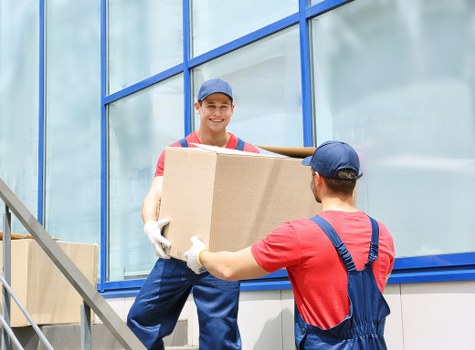 Student removals support for a local Earls Court flat move